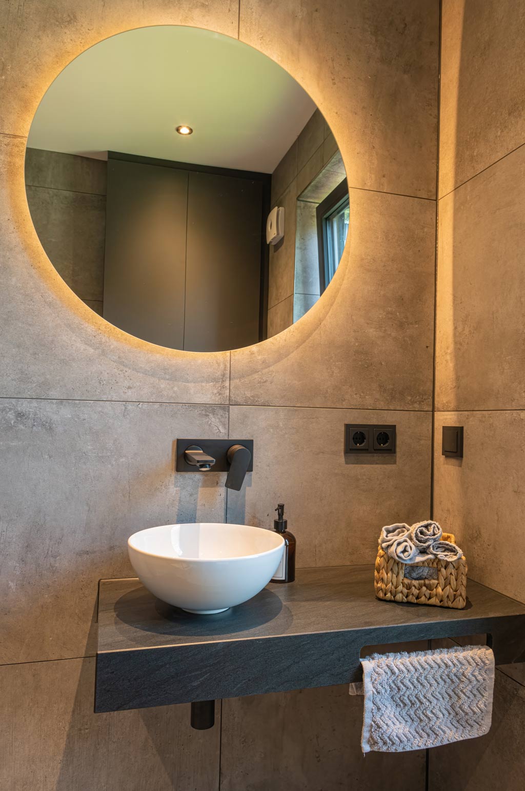 Badezimmer mit Azul Aran satiniert